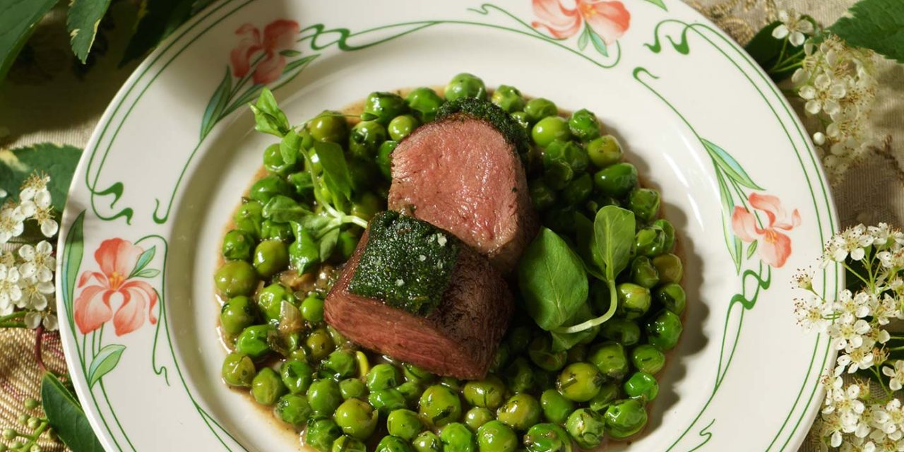 PRINTANIÈRE DE BROCARD À LA VIENNOISE D’HERBES POTAGÈRES, JUS GOURMANDÉ DE MARJOLAINE, POIS VERTS À LA CLAMART