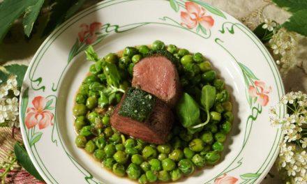 PRINTANIÈRE DE BROCARD À LA VIENNOISE D’HERBES POTAGÈRES, JUS GOURMANDÉ DE MARJOLAINE, POIS VERTS À LA CLAMART