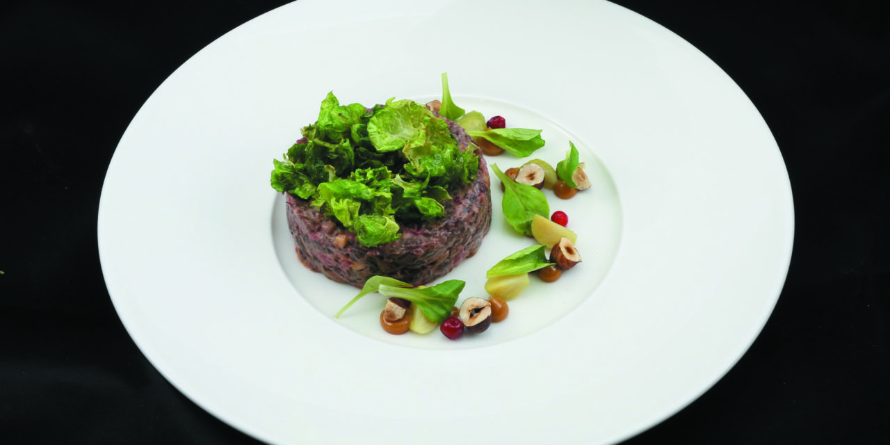 TARTARE DE SELLE DE CHEVREUIL CŒUR DE CHOUX DE BRUXELLES BOLETS DE NOS FORÊTS