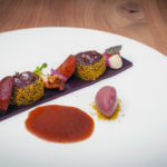 CHEVREUIL EN GRAVALAX, GELEE DE RAISIN, SERAC FUME ET GARNITURE CHASSE