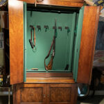 Armoire à fusils anglaise dissimulée