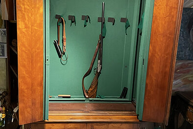 Armoire à fusils anglaise dissimulée
