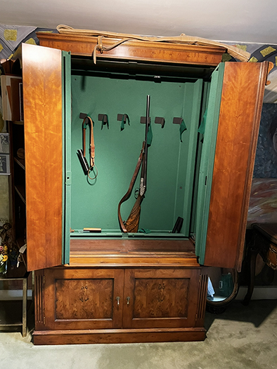 Armoire à fusils anglaise dissimulée